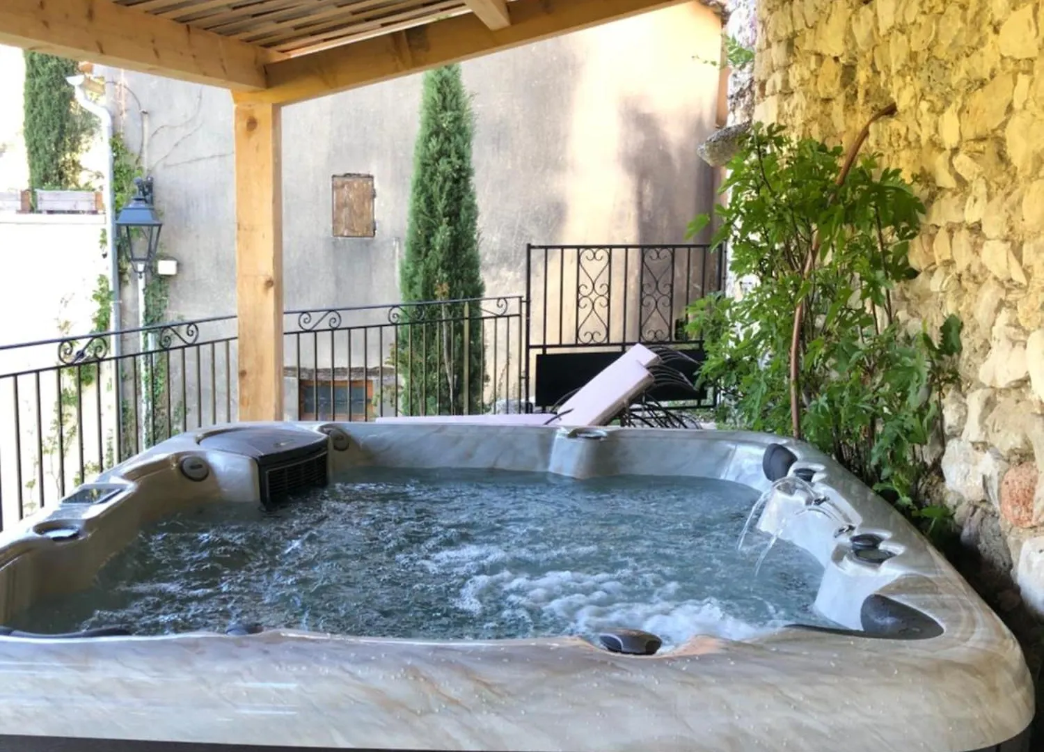 Hotel L'Oustau De La Font Reilhanette Frankreich